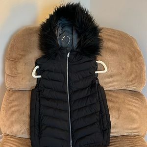 VEST GAP Outdoor Edition sz xs Black w/ detachable faux fur hood excellent